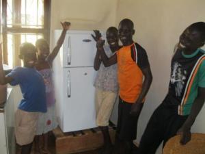 met de jongens, koelkast