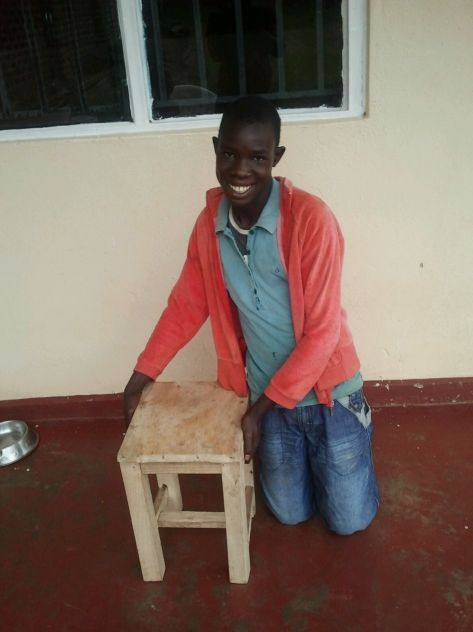 Manuel met krukje gemaakt in jan 2016, 19-01-2016